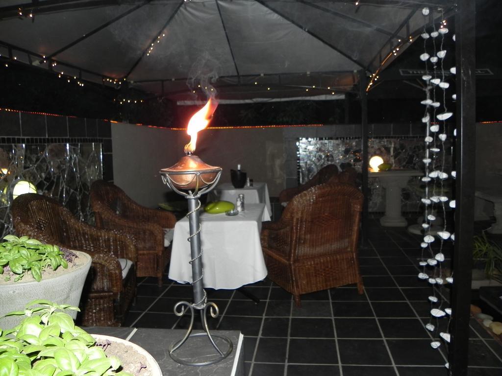 44 On Ennis Guest Lodge And Restaurant - No Load Sheddding Ermelo Exteriör bild