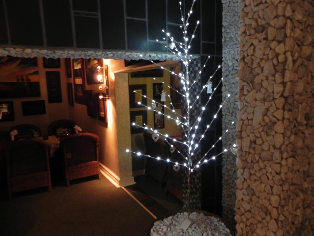 44 On Ennis Guest Lodge And Restaurant - No Load Sheddding Ermelo Exteriör bild